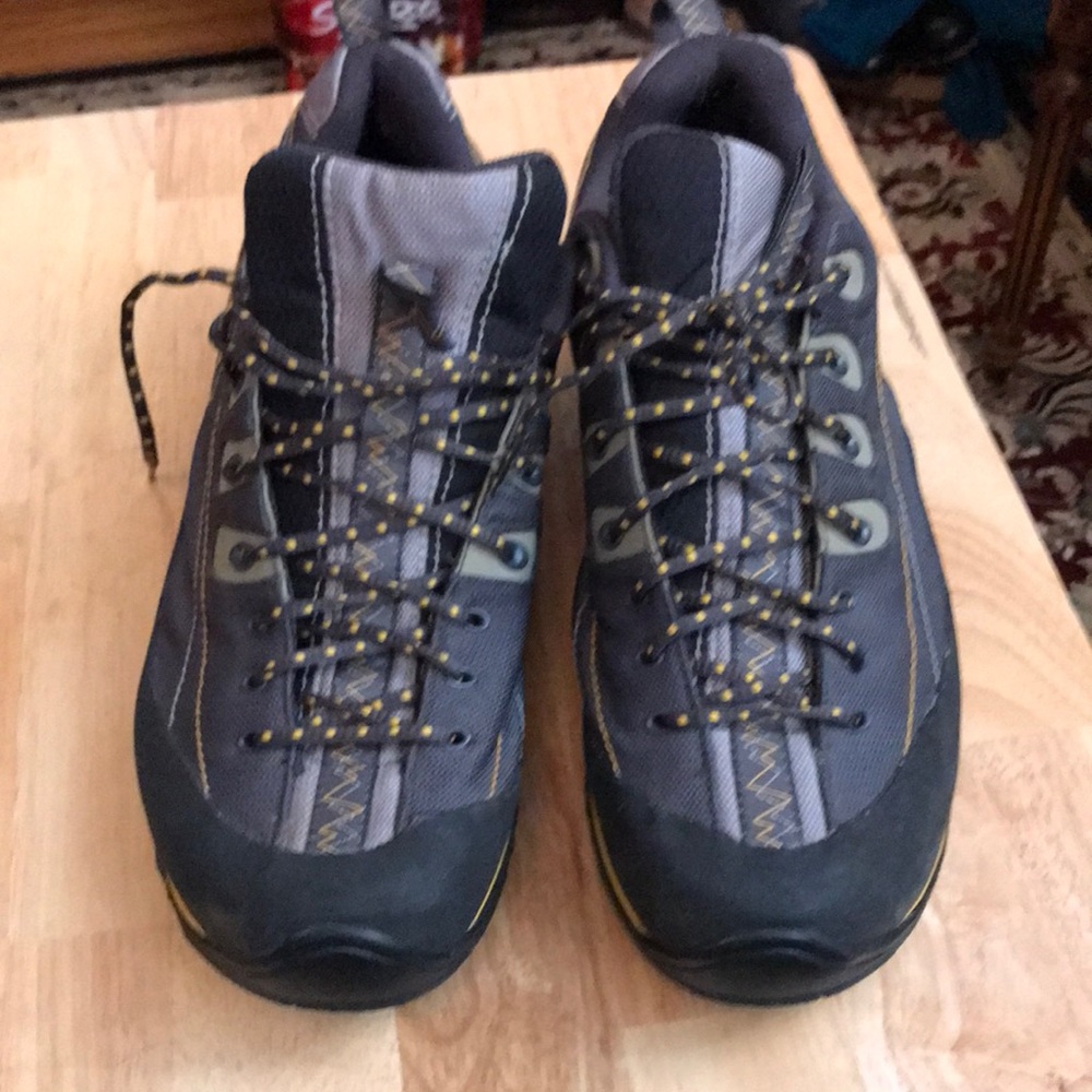Men’s Patagonia Hiking Shoes Sz 11.5 - Very Lightly Worn - Awesome Sneakers!